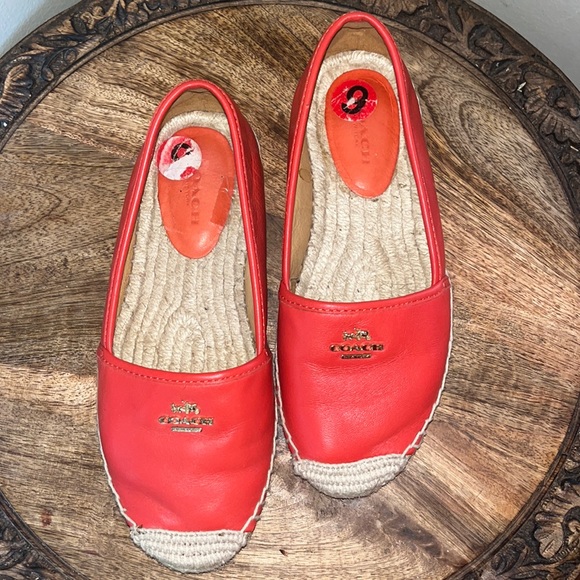 Preloved in perfect condition Salmon Leather Coach Slip Ons Size 6 - Picture 1 of 5